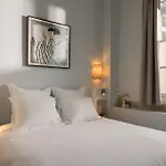 Notre Dame Apartment *