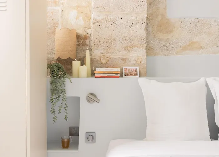 Notre Dame Apartment *
