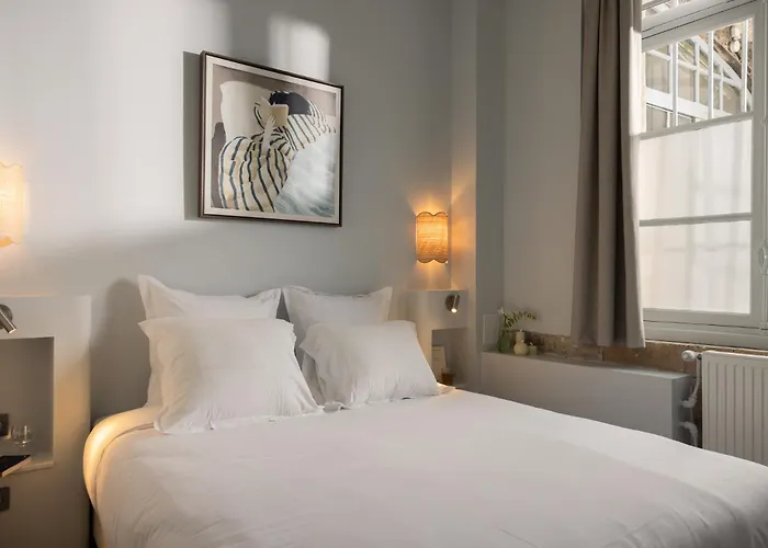 Notre Dame Apartment *